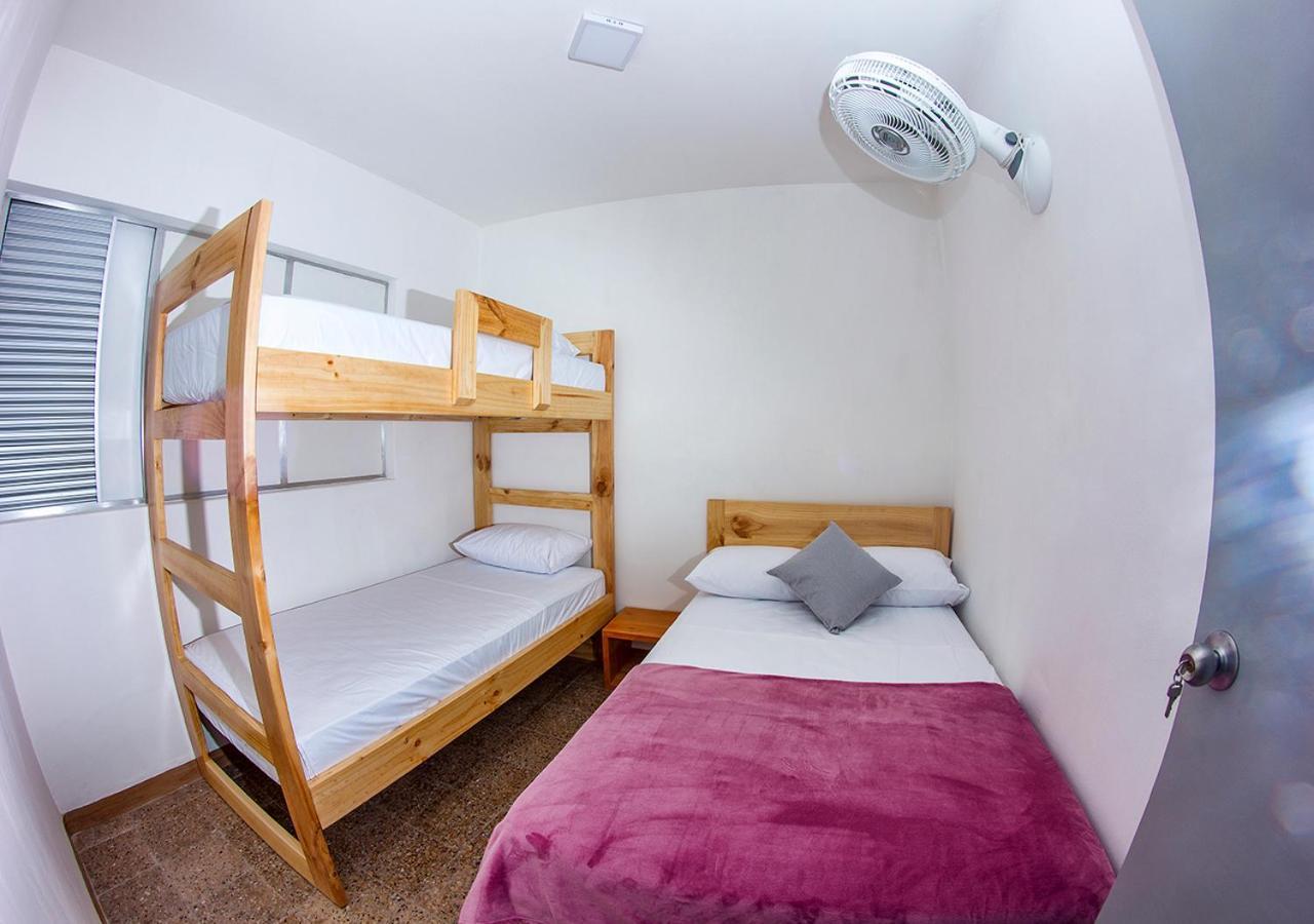 Charlie Palace Hostel Medellín Rum bild
